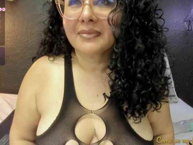 hazel-milf webcam