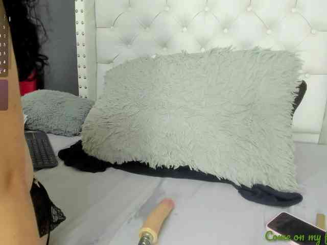 hazel-milf webcam