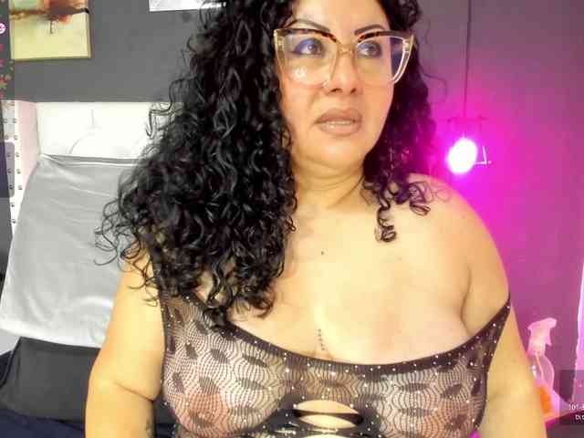 hazel-milf webcam
