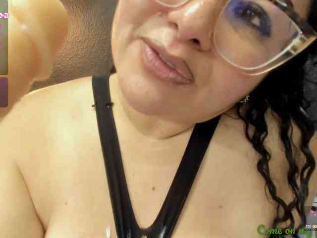 hazel-milf webcam