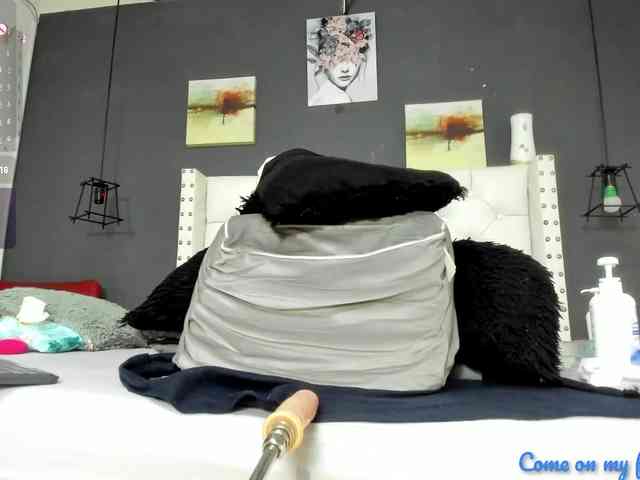 hazel-milf webcam