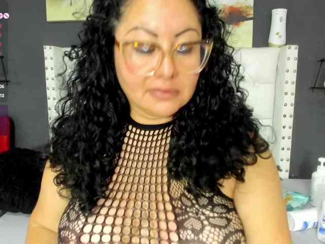 hazel-milf webcam
