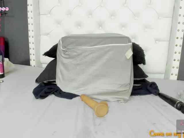 hazel-milf webcam