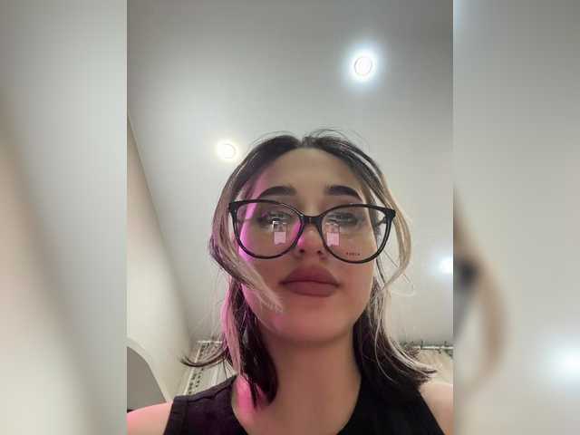 YoloLove's BongaCams show and profile