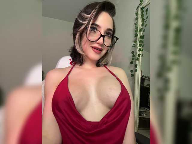 YoloLove's BongaCams show and profile