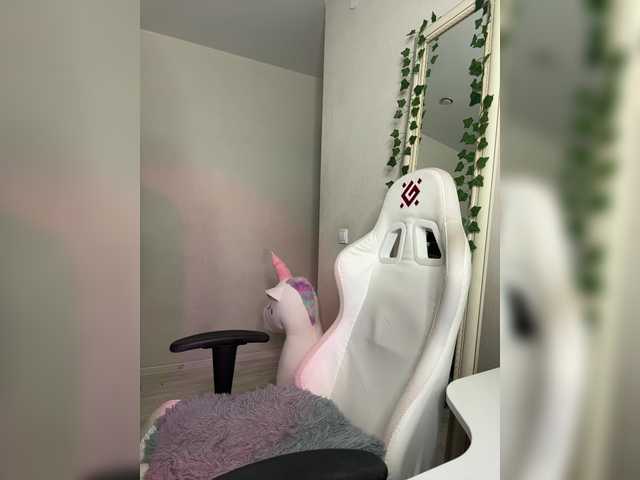 YoloLove's BongaCams show and profile