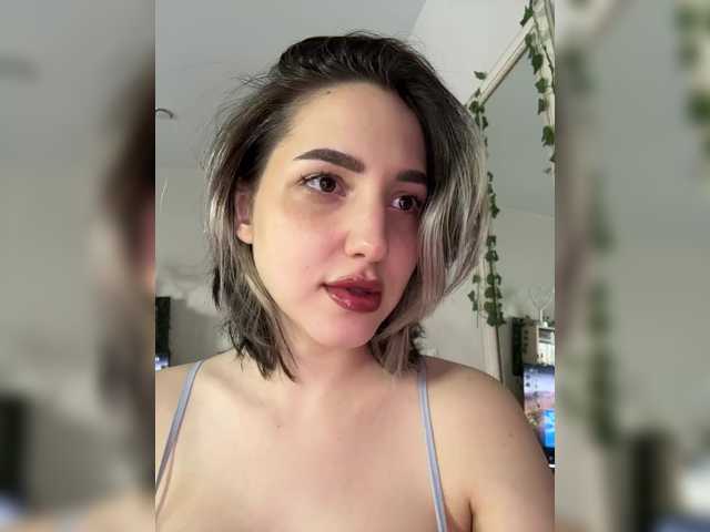 YoloLove's BongaCams show and profile
