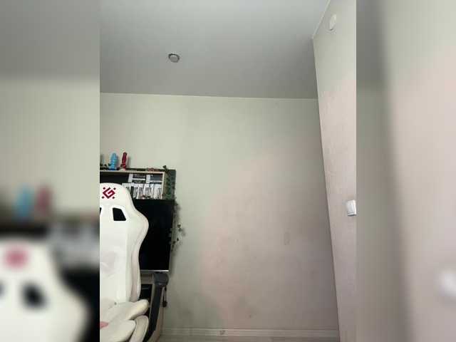 YoloLove's BongaCams show and profile