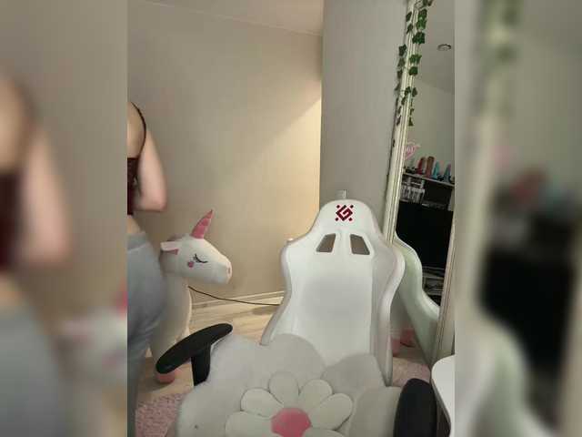 YoloLove's BongaCams show and profile