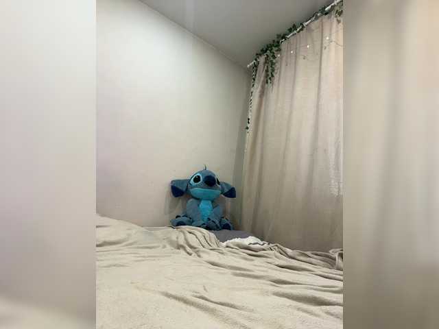 YoloLove's BongaCams show and profile