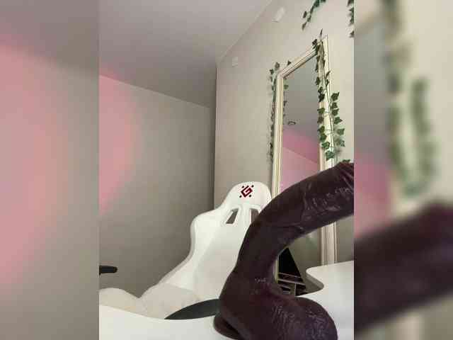 YoloLove Live Webcam on BongaCams