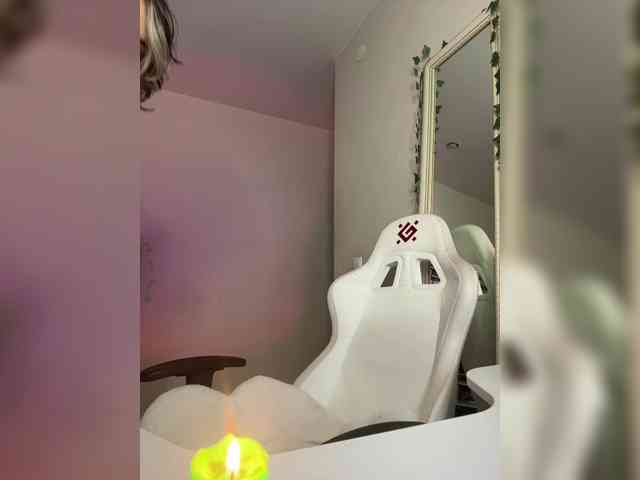 YoloLove Live Webcam on BongaCams