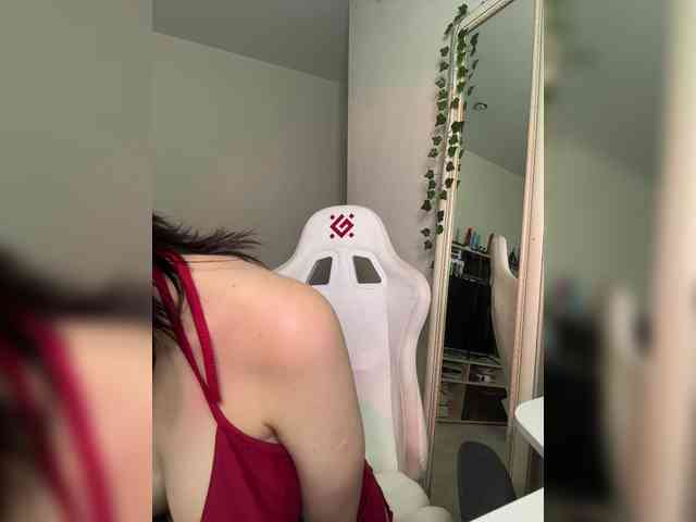 YoloLove Live Webcam on BongaCams