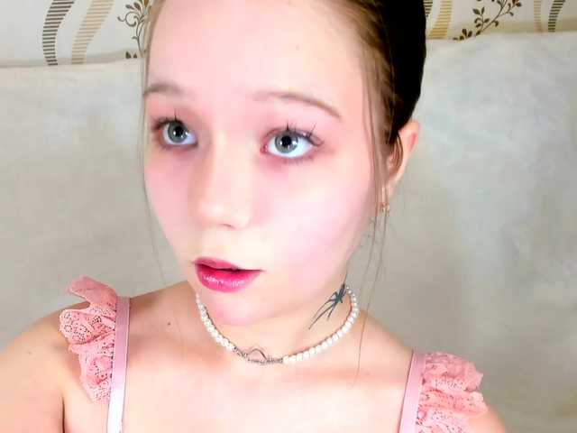 MelMooon's BongaCams show and profile