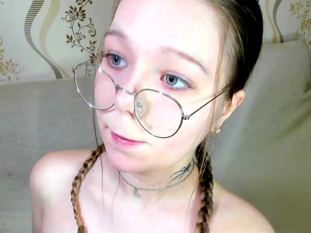 MelMooon's BongaCams show and profile