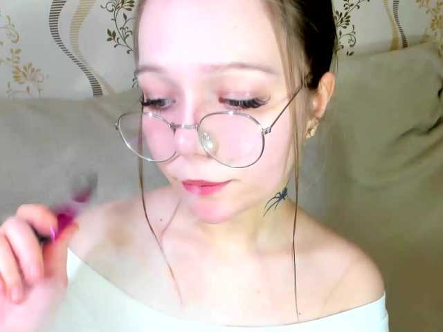 MelMooon's BongaCams show and profile