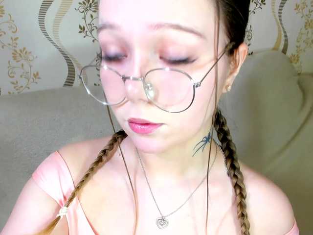 MelMooon's BongaCams show and profile