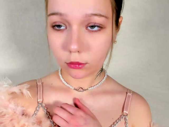 MelMooon's BongaCams show and profile