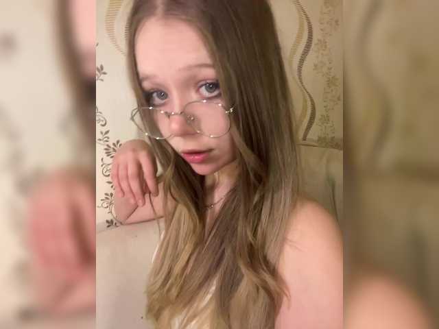 MelMooon from BongaCams