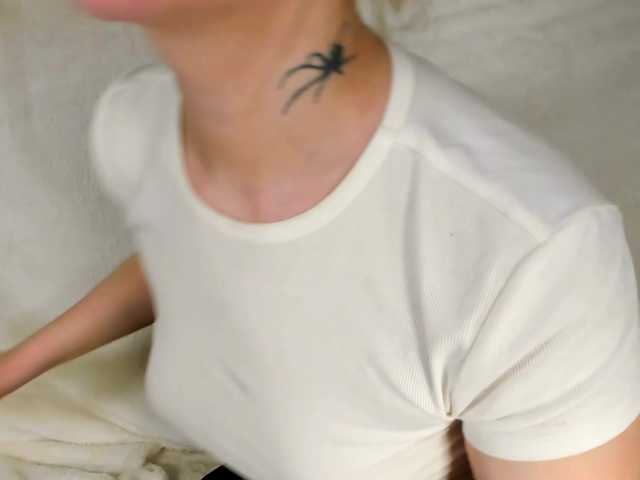 MelMooon's BongaCams show and profile