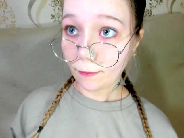 MelMooon's BongaCams show and profile