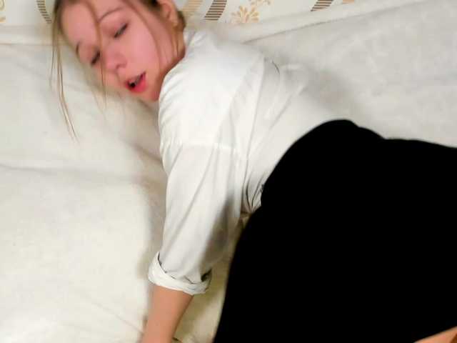 MelMooon's BongaCams show and profile