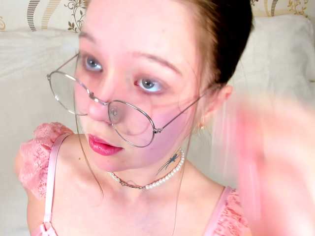 MelMooon's BongaCams show and profile