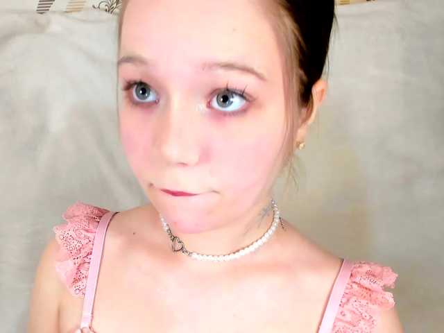 MelMooon's BongaCams show and profile