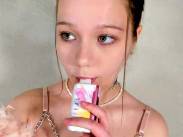 MelMooon's BongaCams show and profile