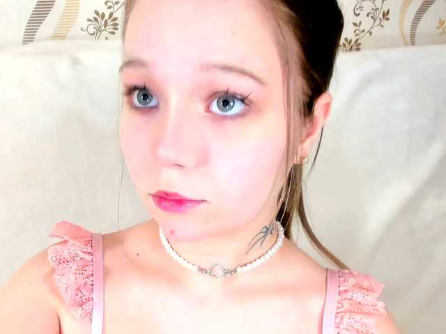 MelMooon's BongaCams show and profile