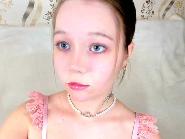 MelMooon's BongaCams show and profile