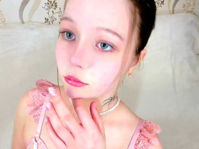 MelMooon's BongaCams show and profile