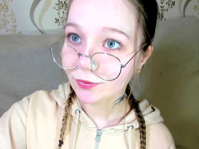 MelMooon's BongaCams show and profile