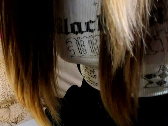 MelMooon's BongaCams show and profile