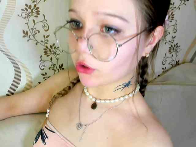 MelMooon Live Webcam on BongaCams
