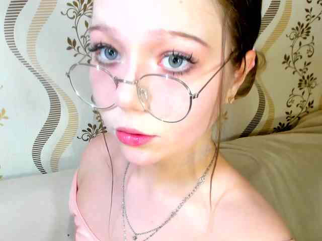 MelMooon Live Webcam on BongaCams