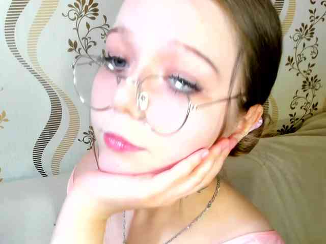 MelMooon Live Webcam on BongaCams