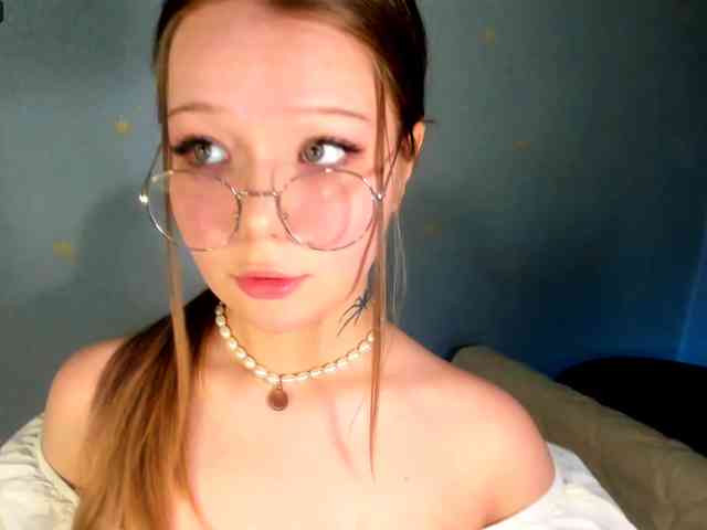 MelMooon Live Webcam on BongaCams