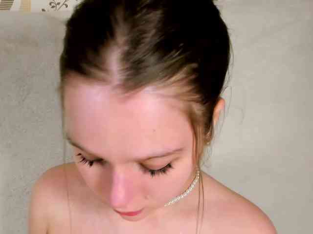 MelMooon Live Webcam on BongaCams