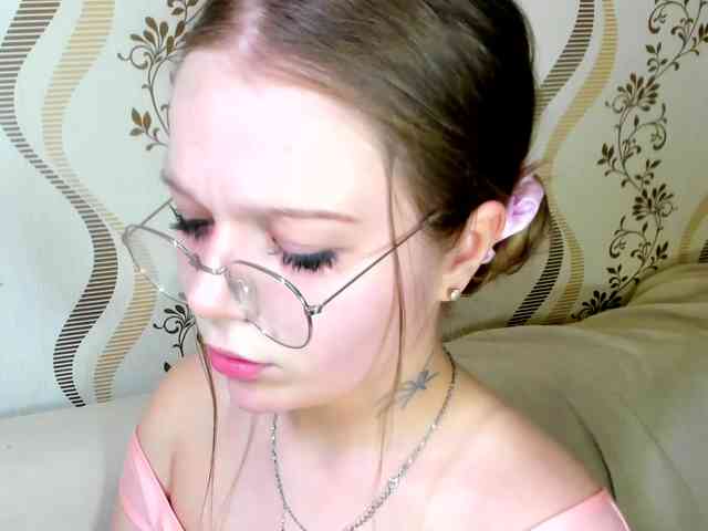 MelMooon Live Webcam on BongaCams