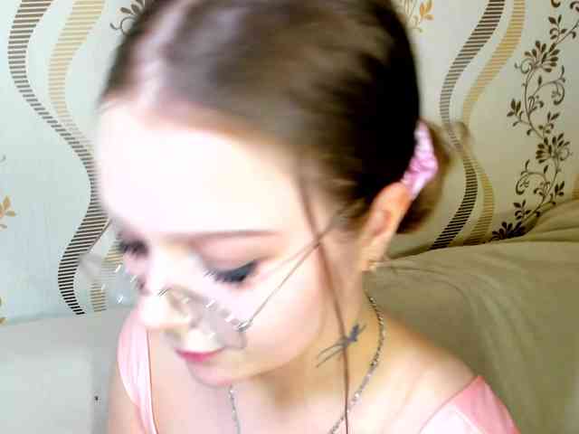 MelMooon Live Webcam on BongaCams