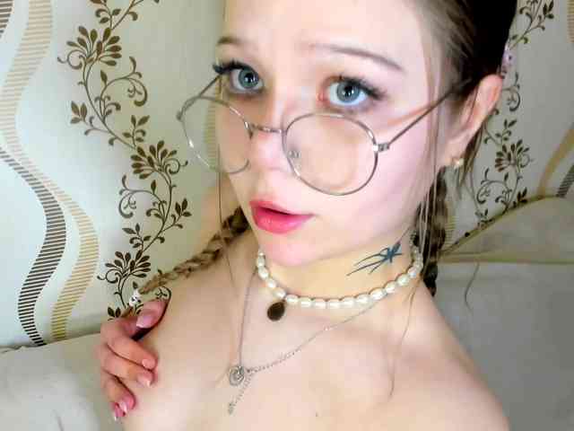 MelMooon Live Webcam on BongaCams