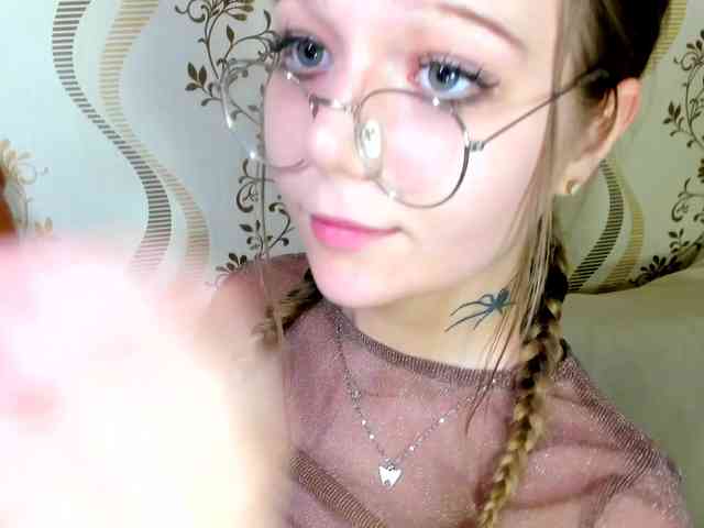 MelMooon Live Webcam on BongaCams