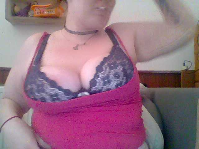 Offline Kathleen3 on BongaCams