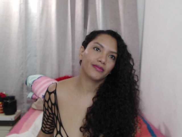 KarlieK's BongaCams show and profile