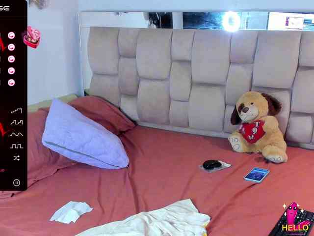 ElaraQuinn webcam