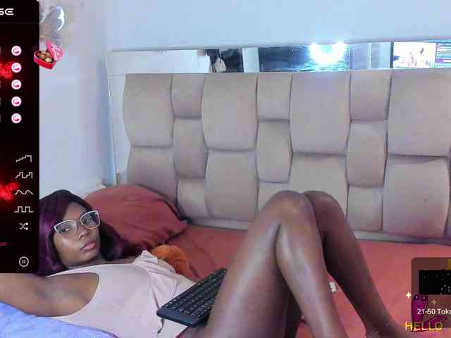 ElaraQuinn webcam