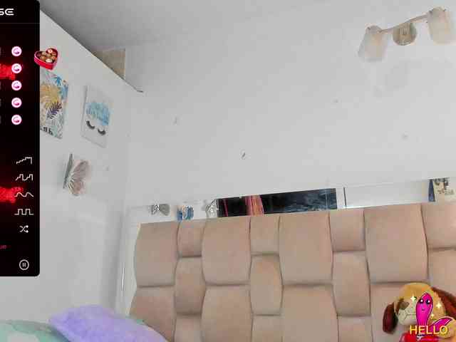 ElaraQuinn webcam