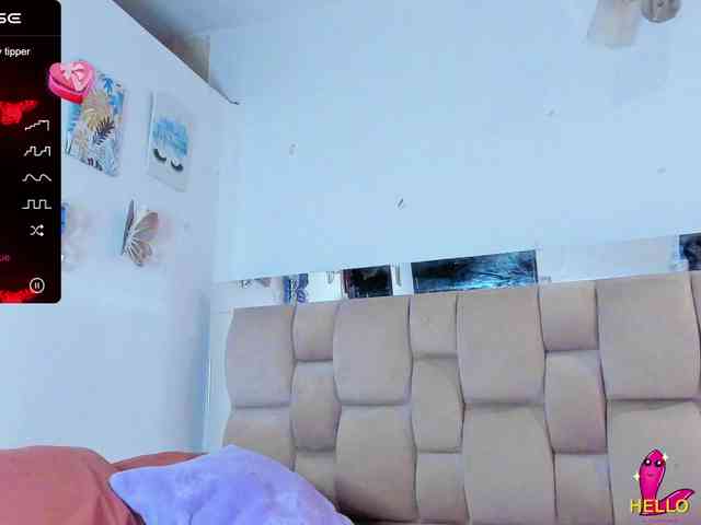 ElaraQuinn webcam
