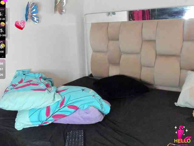 ElaraQuinn webcam